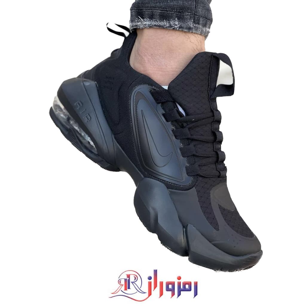 پاخور رنگ‌ مشکی کتونی نایک ساواج nike air max alpha savage